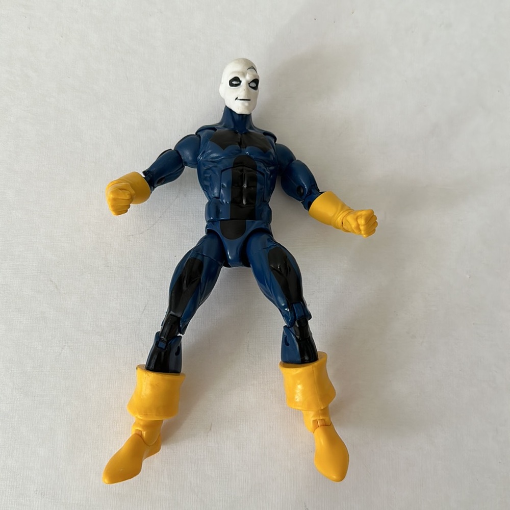 Action Figure - Picture 4 of 5
